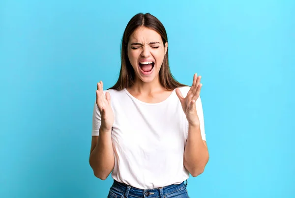 Pretty Young Adult Woman Furiously Screaming Feeling Stressed Annoyed Hands — 图库照片