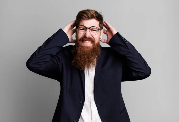 Homem Barba Longa Sentindo Estressado Ansioso Assustado Com Mãos Cabeça — Fotografia de Stock