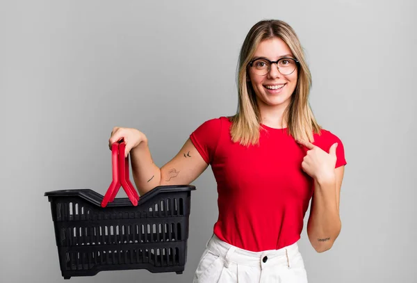 Young Pretty Woman Feeling Happy Pointing Self Excited Empty Shopping — Foto Stock