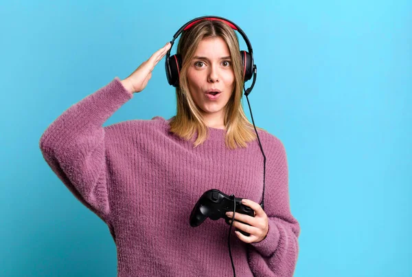 Young Pretty Woman Looking Happy Astonished Surprised Gamer Headset Controller — Photo