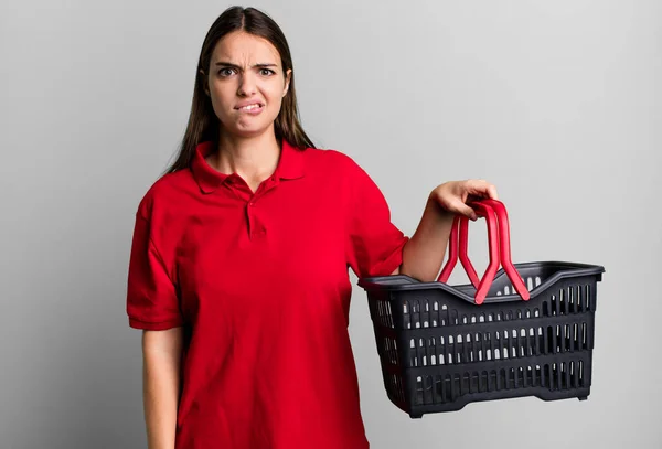 Young Pretty Woman Looking Puzzled Confused Empty Shopping Basket Concept — Foto Stock