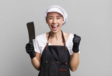 Şok oldum, güldüm ve başarıyı kutladım. Kasap konsepti