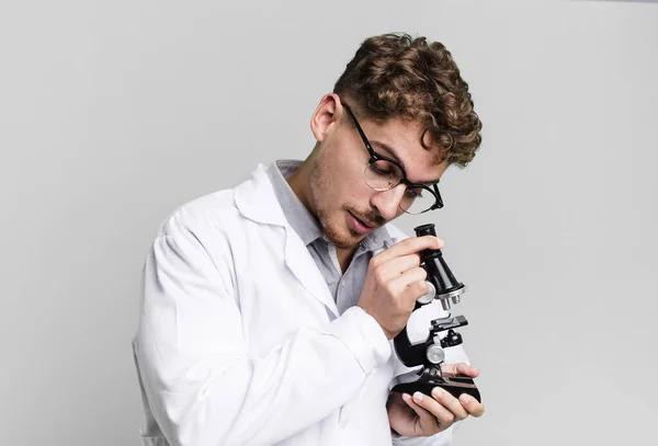 科学者学生若い大人の白人男性 — ストック写真