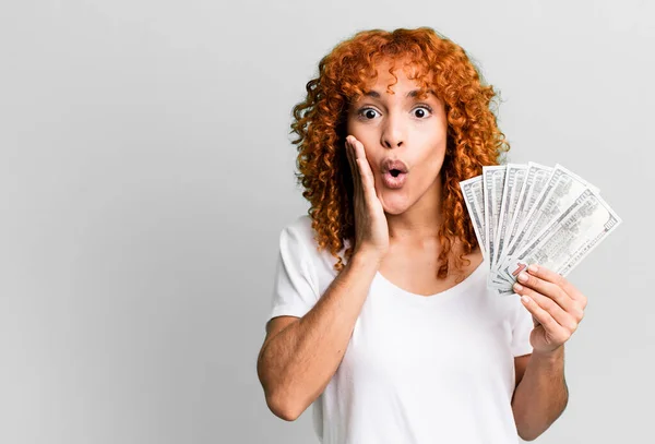 Red Hair Pretty Woman Feeling Shocked Scared Dollar Banknotes Money — Stock Photo, Image