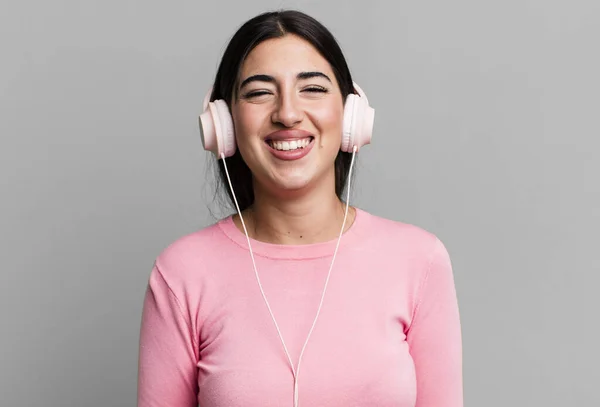 Feliz Gratamente Sorprendido Escuchar Música Con Auriculares —  Fotos de Stock