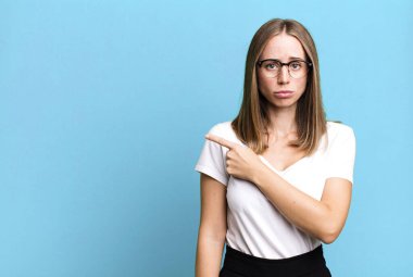 pretty blonde woman presenting a concept with a copy space