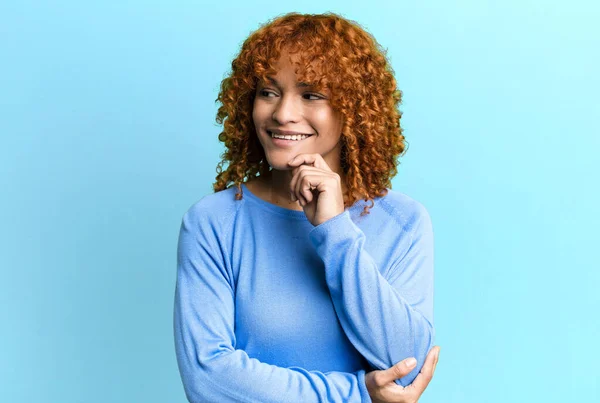 Redhair Pretty Woman Smiling Happy Confident Expression Hand Chin Wondering — Stockfoto