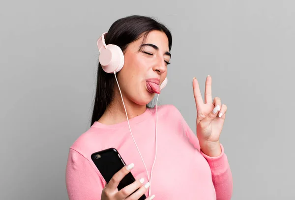 Pretty Hismanic Woman Listening Music Dancing — Fotografia de Stock