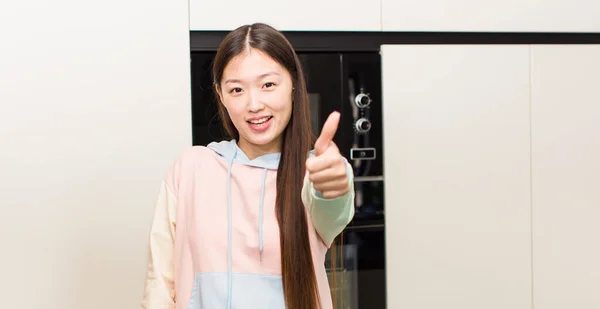 Asian Pretty Woman New Home Kitchen — Fotografia de Stock
