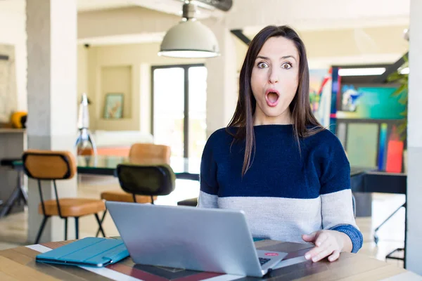 Young Pretty Woman Looking Very Shocked Surprised Telecommuting Concept — Stock Photo, Image