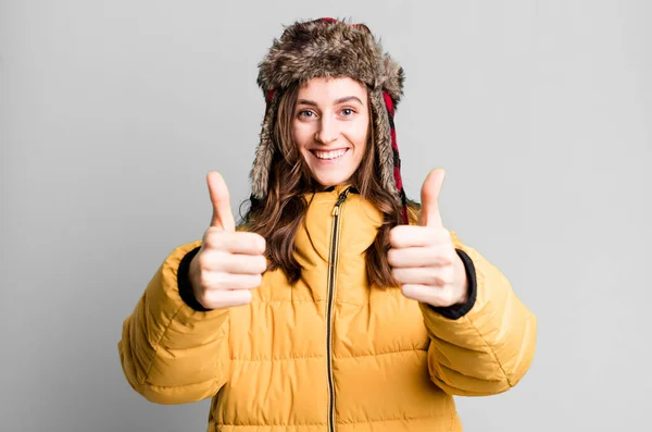 Молода Красива Жінка Зимовим Одягом Холодна Зимова Концепція — стокове фото