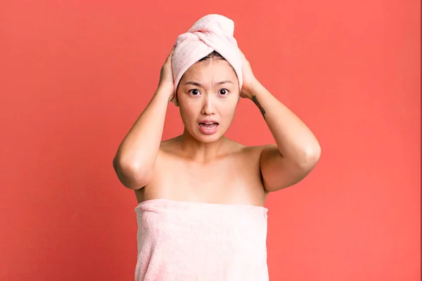 Ganska Asiatisk Kvinna Känner Sig Stressad Orolig Eller Rädd Med — Stockfoto