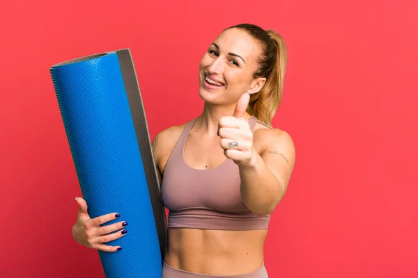 Young Pretty Woman Feeling Proud Smiling Positively Thumbs Fitness Yoga — Stockfoto