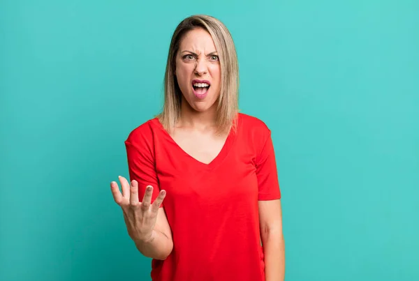 Blonde Adult Woman Looking Angry Annoyed Frustrated Screaming Wtf Whats — Stock Photo, Image