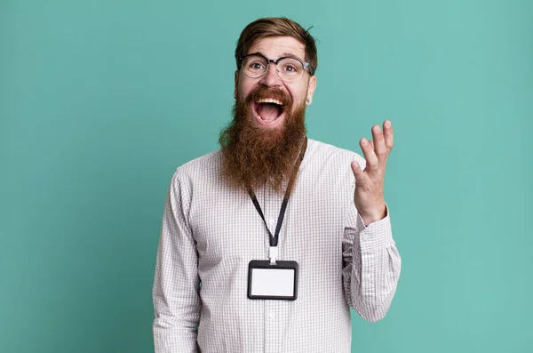 Длинная Борода Человек Чувствует Себя Счастливым Удивленный Реализации Решения Идеи — стоковое фото