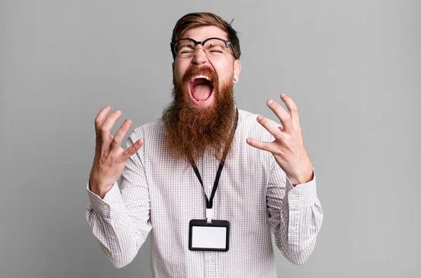 Uomo Barba Lunga Sembra Disperato Frustrato Stressato Vip Badge Concetto — Foto Stock