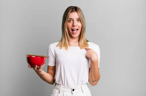 Young Pretty Woman Feeling Happy Pointing Self Excited Japanese Ramen — Stock Photo, Image