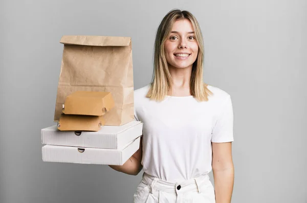 Young Pretty Woman Looking Happy Pleasantly Surprised Delivery Take Away — Stock Photo, Image