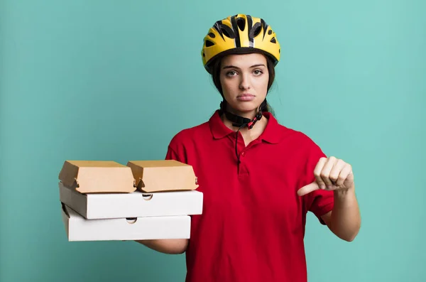 Young Pretty Woman Feeling Cross Showing Thumbs Pizza Delivery Concept — ストック写真