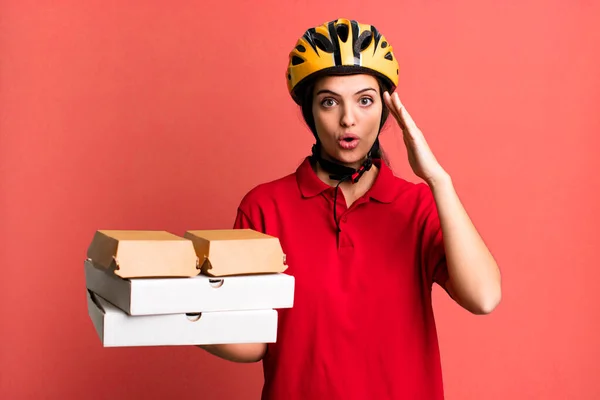 Young Pretty Woman Looking Happy Astonished Surprised Pizza Delivery Concept — ストック写真