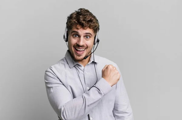 Young Adult Caucasian Man Feeling Happy Facing Challenge Celebrating Telemarketer — Stock Photo, Image