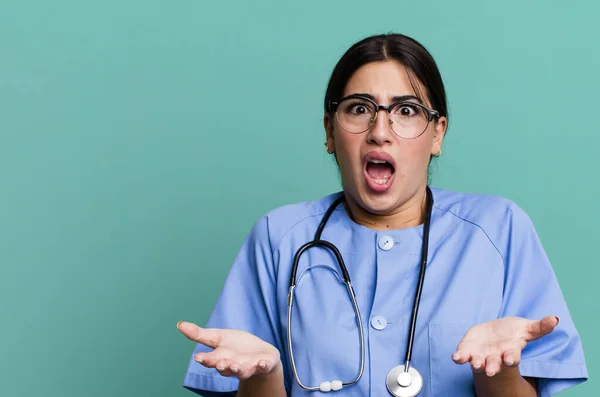 Espantado Chocado Espantado Com Uma Surpresa Inacreditável Conceito Enfermeiro — Fotografia de Stock