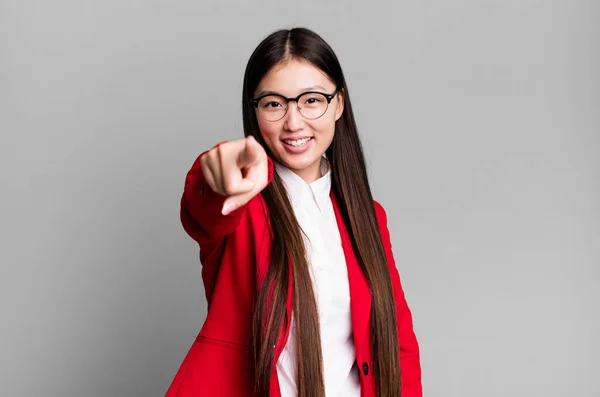 Young Adult Pretty Asian Businesswoman Wearing Red Blazer Glasses — Foto Stock