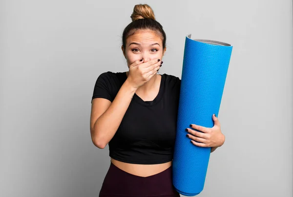 Hispanic Pretty Woman Covering Mouth Hands Shocked Fitness Yoga Concept — Photo