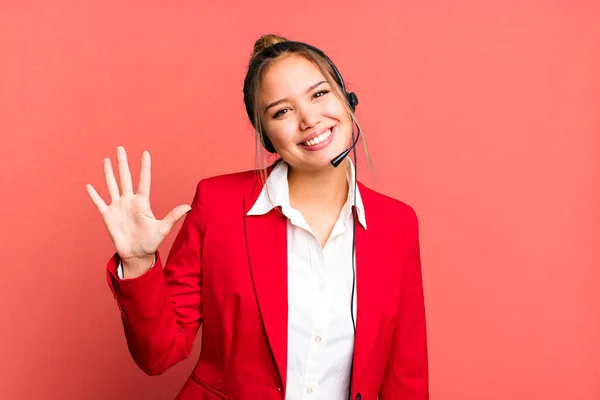 Hispanic Pretty Woman Smiling Looking Friendly Showing Number Five Telemarketing — Stock Photo, Image