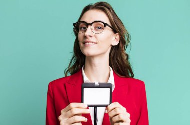 VIP kartı olan genç ve güzel bir kadın.