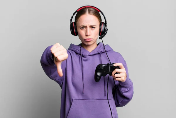 Caucasian Pretty Woman Feeling Cross Showing Thumbs Gamer Concept — Stock Photo, Image