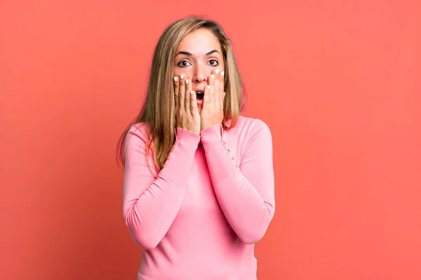 Blonde Adult Woman Feeling Shocked Scared Looking Terrified Open Mouth — Photo