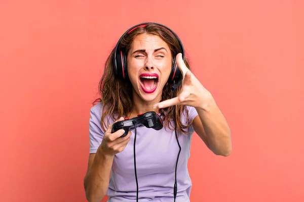 Hispanic Pretty Young Woman Playing Headphones Control Gamer Concept — Stockfoto