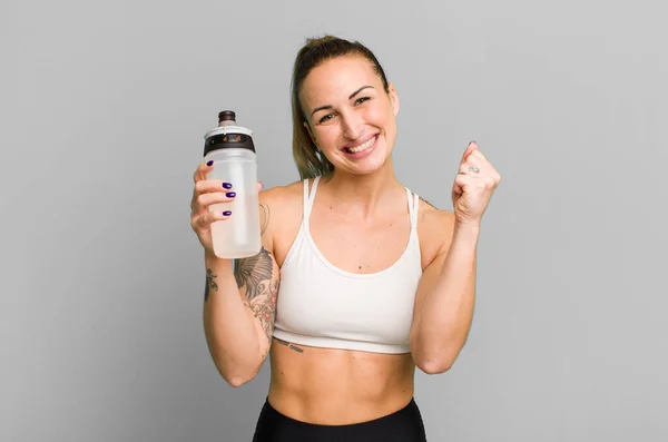 Joven Bonita Mujer Con Botella Agua Concepto Fitness —  Fotos de Stock