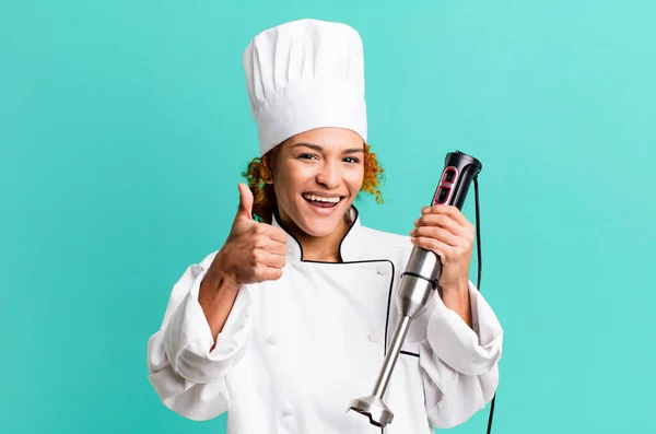 Rood Haar Mooi Chef Kok Vrouw Met Een Hand Mixer — Stockfoto