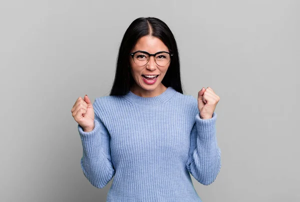 Pretty Latin Woman Feeling Shocked Excited Happy Laughing Celebrating Success — Stock Photo, Image