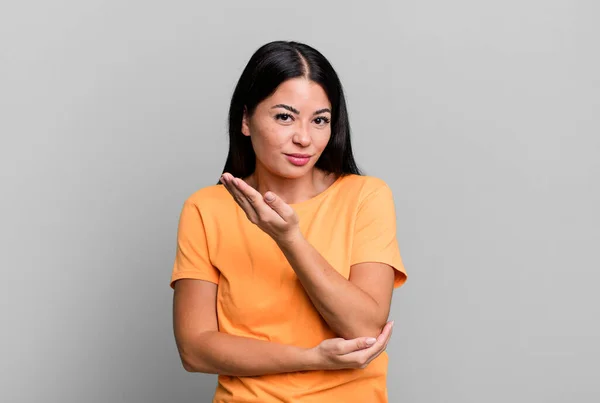 Pretty Latin Woman Feeling Confused Clueless Wondering Doubtful Explanation Thought — Stock Photo, Image