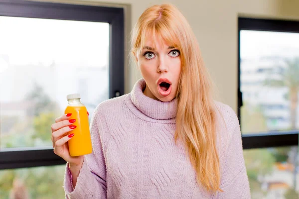 Young Pretty Woman Orange Juice Home Interior — Stock Photo, Image