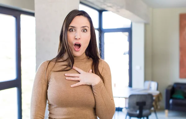 Young Adult Pretty Woman Feeling Shocked Astonished Surprised Hand Chest — Stock fotografie