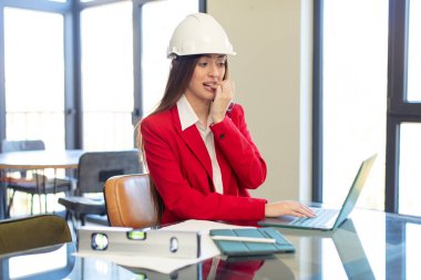 Korkmuş, endişeli ya da kızgın hissediyorum. mimar konsepti