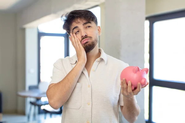 Joven Hombre Guapo Sentirse Aburrido Frustrado Somnoliento Después Cansancio Concepto —  Fotos de Stock