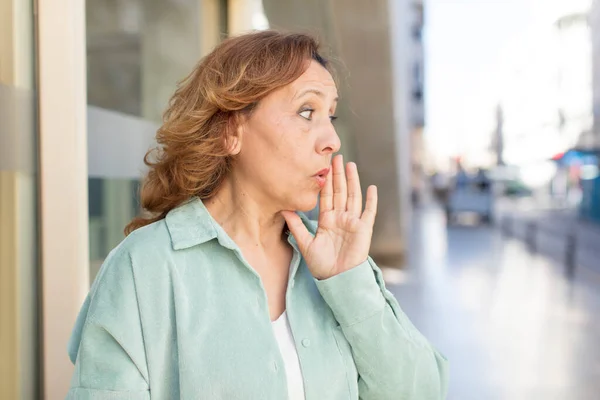 Middle Age Woman Feeling Shocked Astonished Holding Face Hand Disbelief — Stock Photo, Image