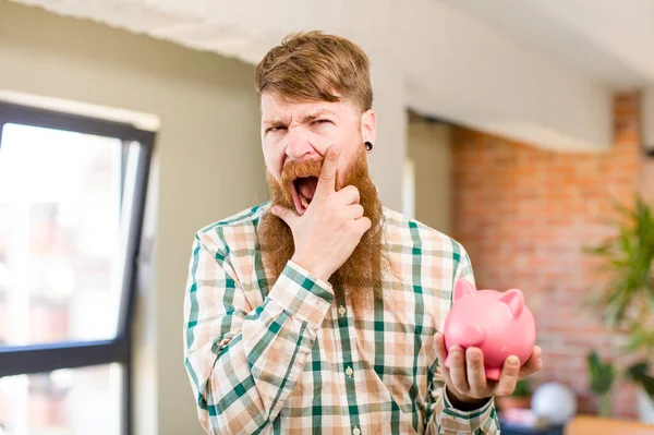 Red Hair Man Mouth Eyes Wide Open Hand Chin Piggy — Stock Photo, Image