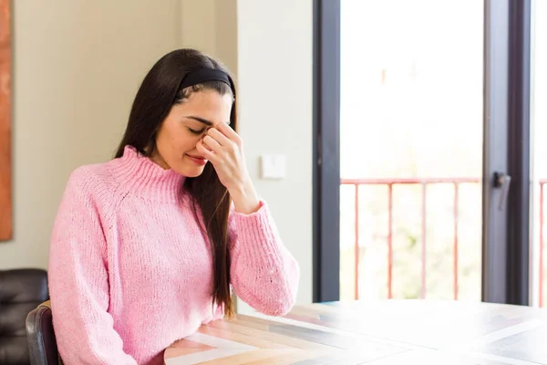 Pretty Caucasian Woman Feeling Stressed Unhappy Frustrated Touching Forehead Suffering — Stockfoto