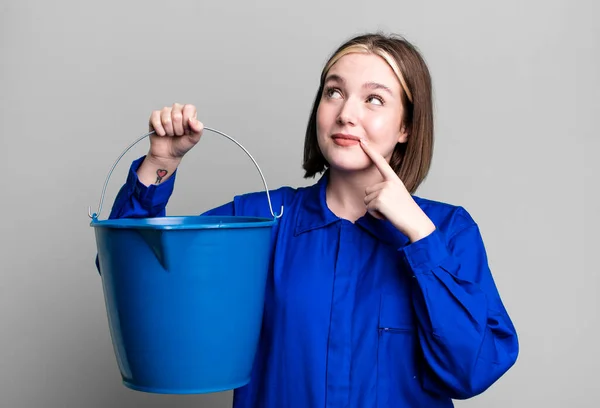 Young Pretty Woman Windows Washer Concept — Stock Photo, Image