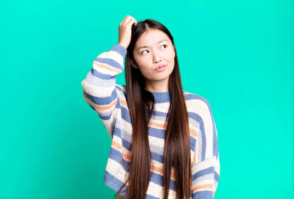 Young Adult Pretty Asian Expressive Woman Copy Space Side — Stock Photo, Image