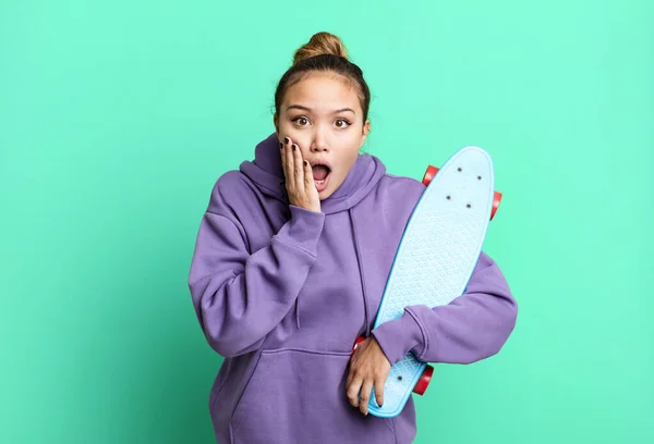 Hispanic Pretty Woman Feeling Shocked Scared Skate Boarding Concept — Foto de Stock