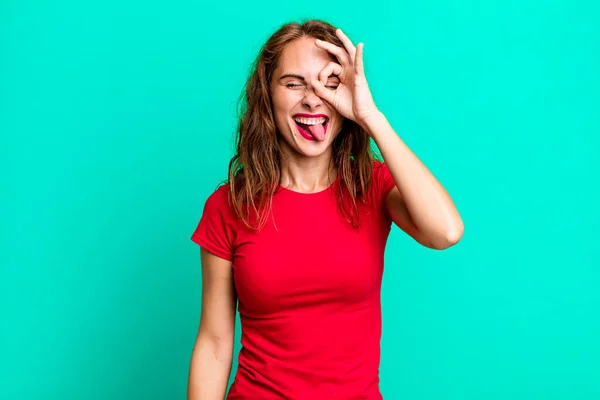 Young Pretty Woman Smiling Happily Funny Face Joking Looking Peephole — Stock Photo, Image