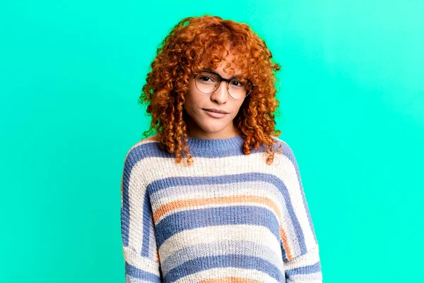 Redhair Pretty Woman Looking Proud Confident Cool Cheeky Arrogant Smiling — Stock Photo, Image