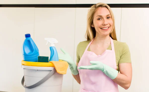 Young Adult Pretty Blonde Woman Housekeeper Concept — Stock Photo, Image